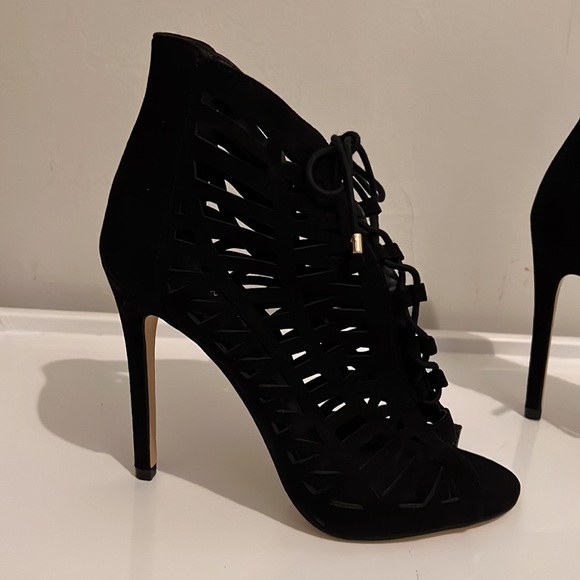 NEW LOOK CAGED LOOK HIGH HEELS - Picture 2 of 8